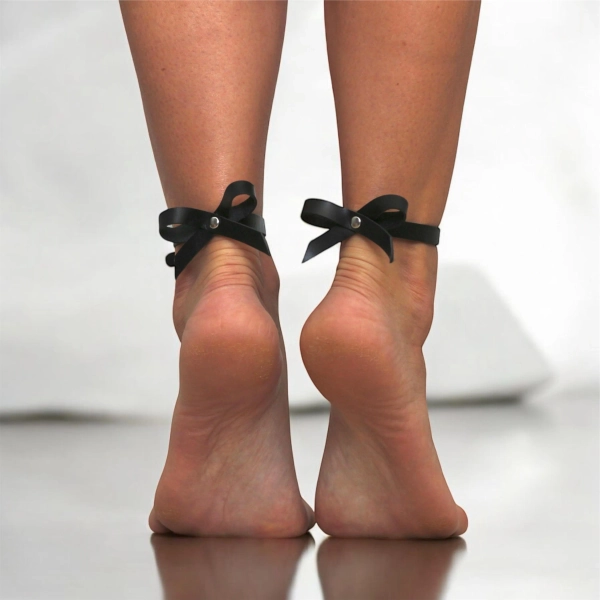 Single Leather Ankle Cuff with Bows – 