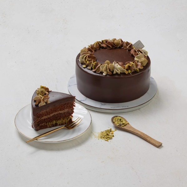 Kunafa Pistachio Chocolate Cake
