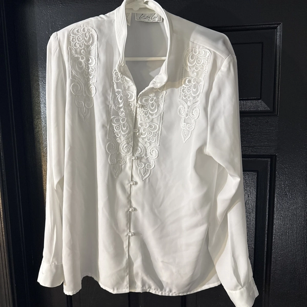 Vintage Kathy Che White Pearl Button Blouse Lace Embroidery Size 12
