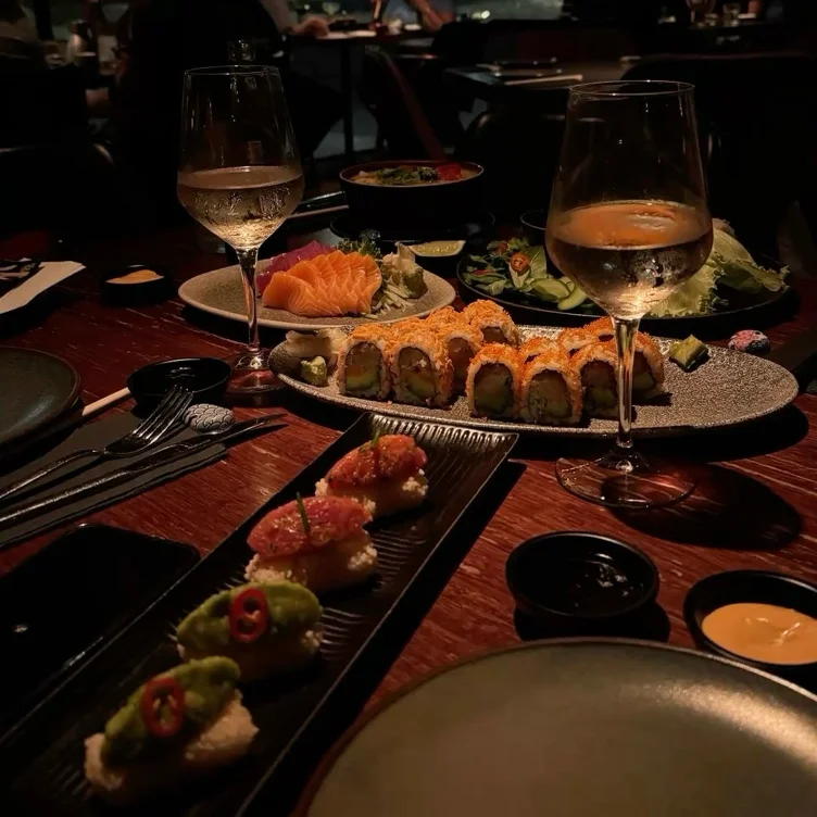✽ buy me dinner ✽