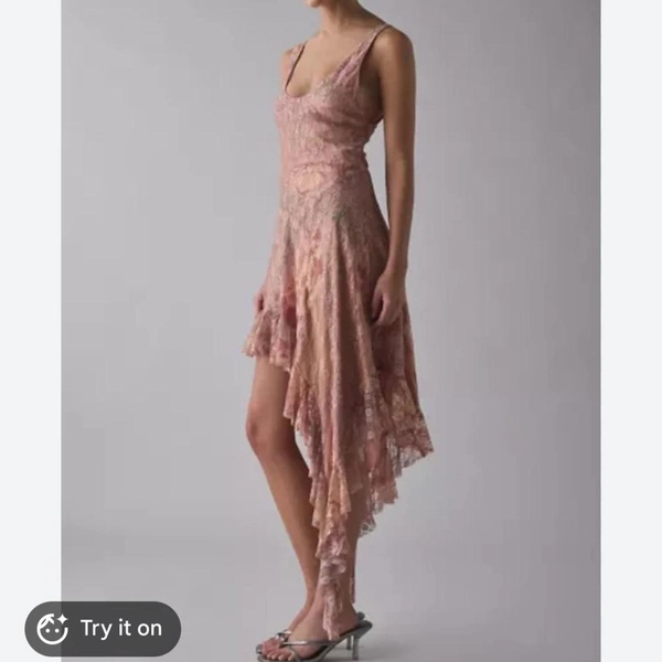 Pink floral lace dress with ruffled hem #floraldress...