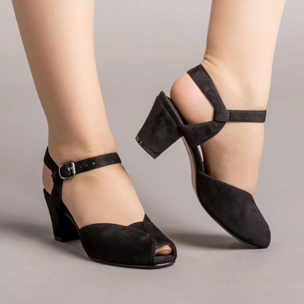 Vintage Sandals in Black
