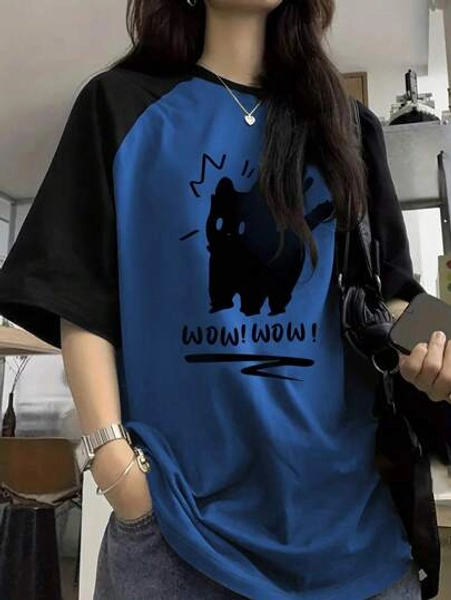 Camiseta feminina casual estilo Y2K com estampa de gato fofo e contraste de cores, manga raglan, gola redonda e manga curta