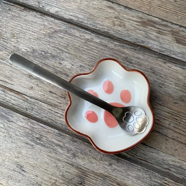 This 2pcs Cat Paw Spoon And Plate Set Is So Cute! It Includes a Ceramic Cat Paw Plate And a Stainless Steel Spoon. It'S Not Only a Practical Coffee Companion, But Also a Great Gift for Cat Owners.