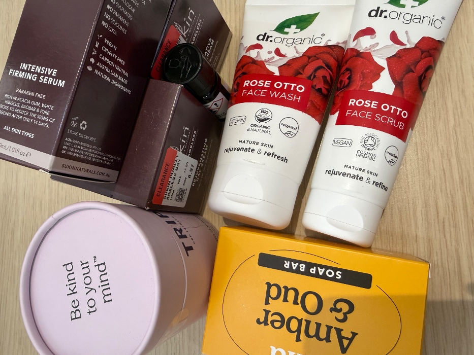 Essential cosmetics and wellbeing 