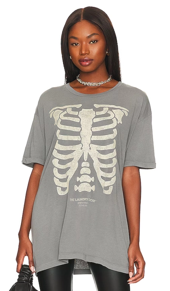 The Laundry Room Spooky Oversized Tee in Grey. - size L
