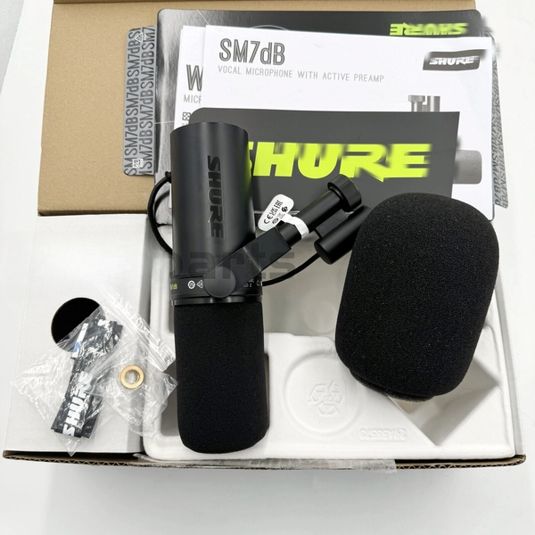 Shure SM7dB Dynamic Microphone Built In Preamp Streaming Podcast Recording  NEW 