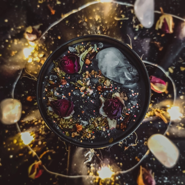 DARK BLOOM - Crystal & Dried Flowers Spell Candle | Clear Quartz, Dried Roses, Vegan Soy Wax, Home, Gift, Manifest, Crystals, Witchy