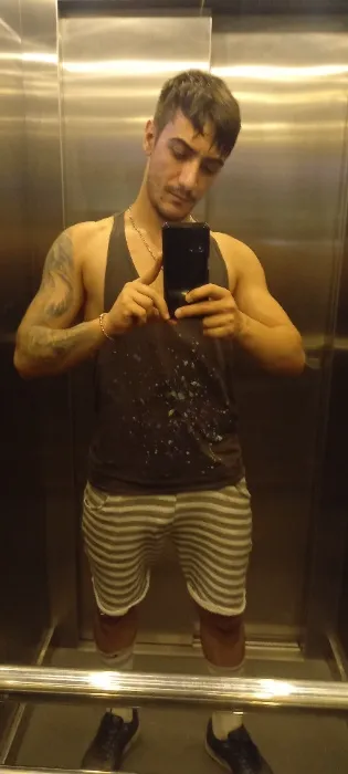 Premium T-Shirt 👕