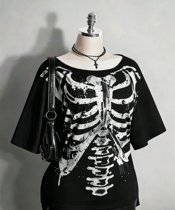 Retro Gothic Plus Tee: Distressed Skull & Rose