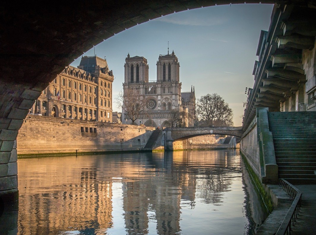 Pay my trip in Paris