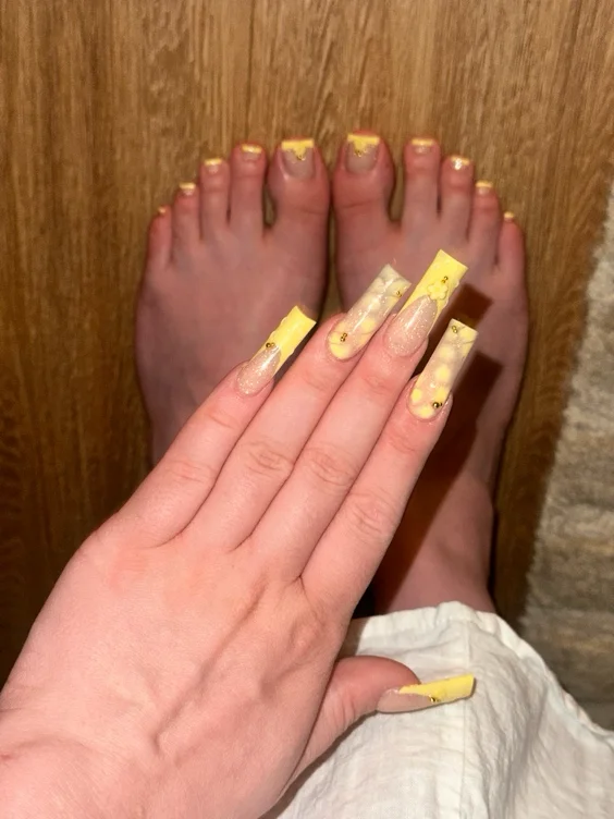 mani + pedi (444)