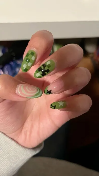 pay for my nails :3