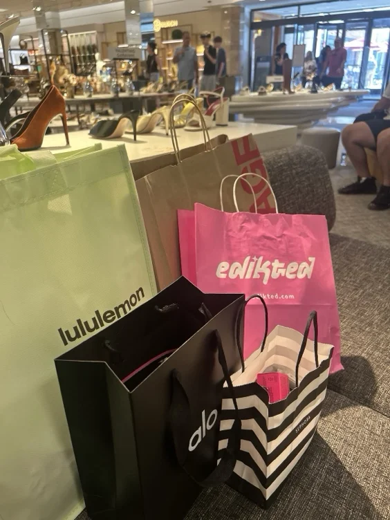 🛍️