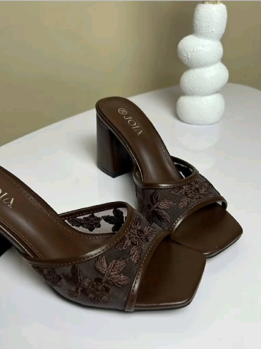 Kitten heels