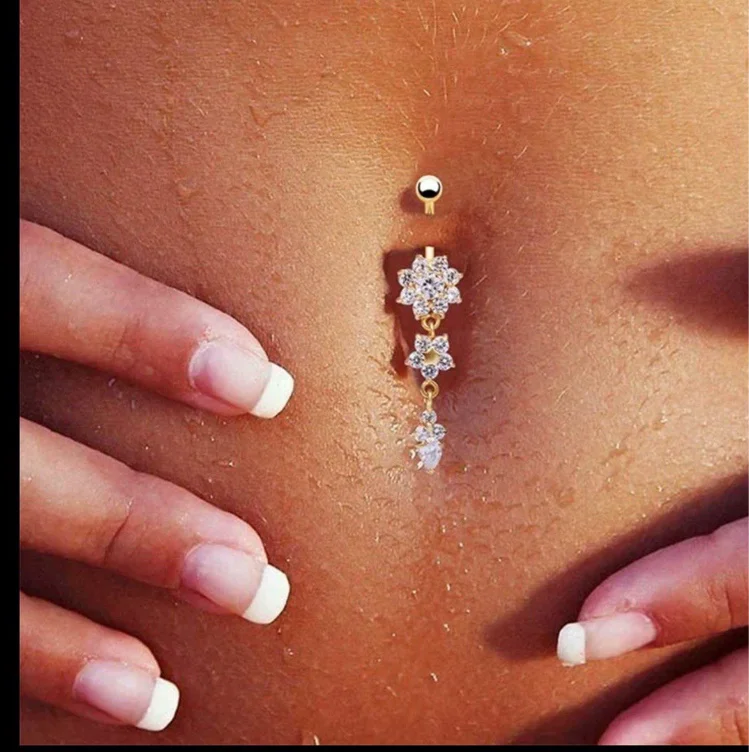 Bellybutton piercing 