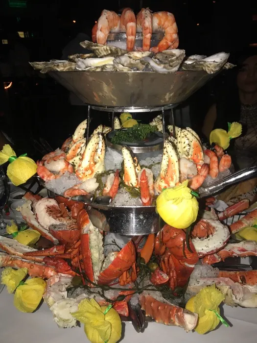 Seafood Tower & Drinks
