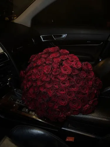 100 Rose Bouqet 🖤