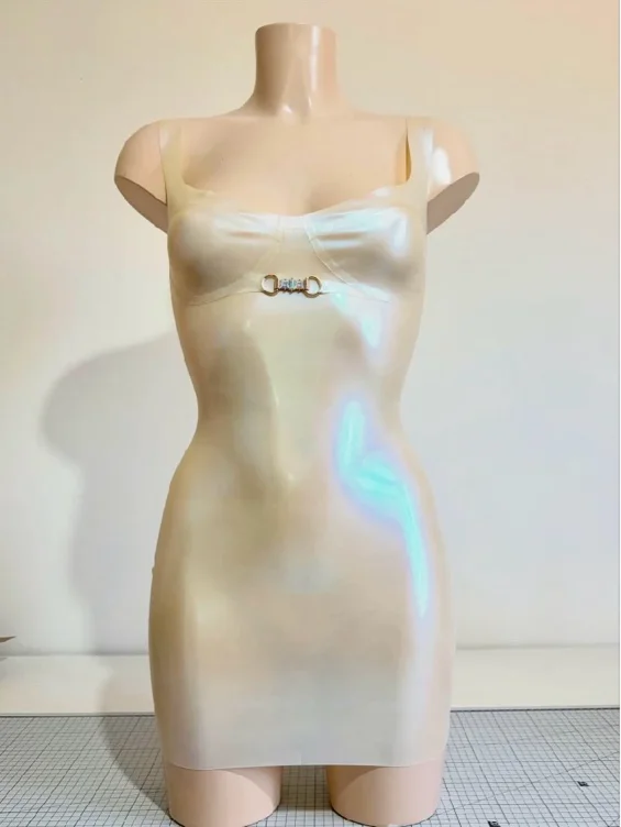 Please gift me this beautiful latex dress 🤍