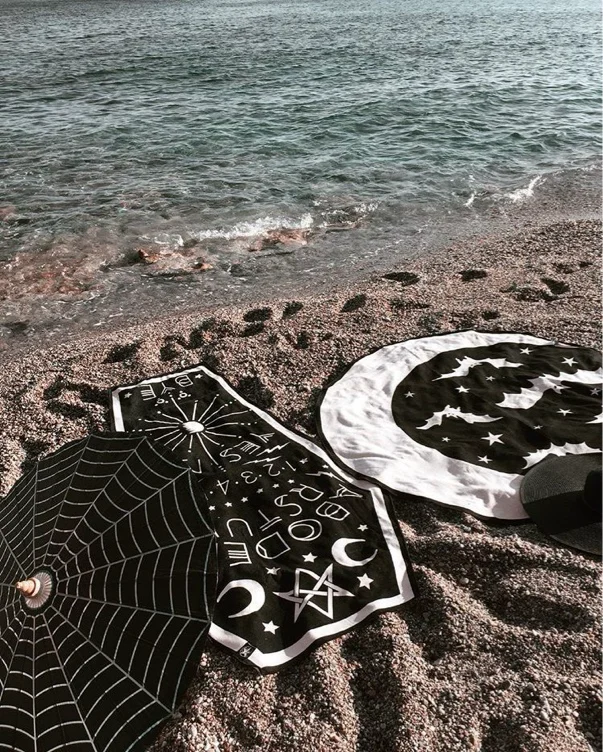 Beach Getaway week 🏝️🌊🖤🦇🐚