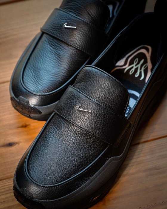 Nike Air Max Phenomena loafer in black