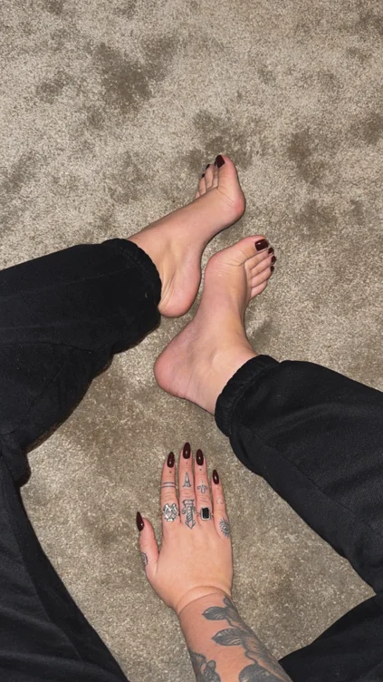 Fresh nails & toes