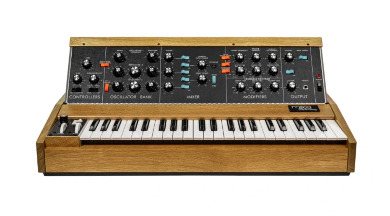 Minimoog Model D Analog Keyboard Synthesizer (Bob Moog Edition)