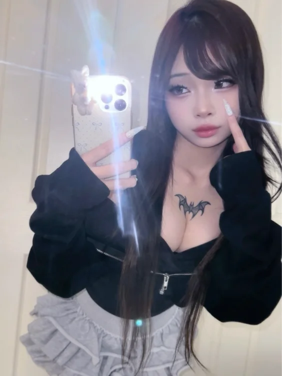 <3