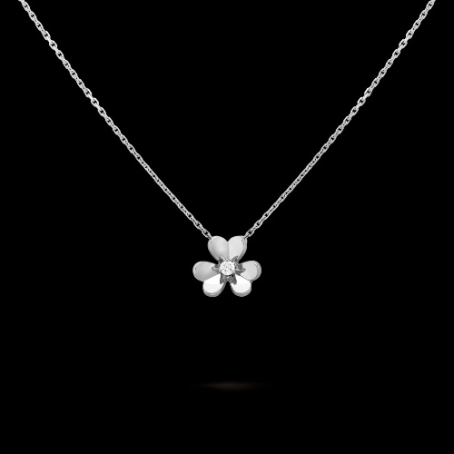 Frivole pendant, mini model 18K white gold, Diamond - Van Cleef & Arpels