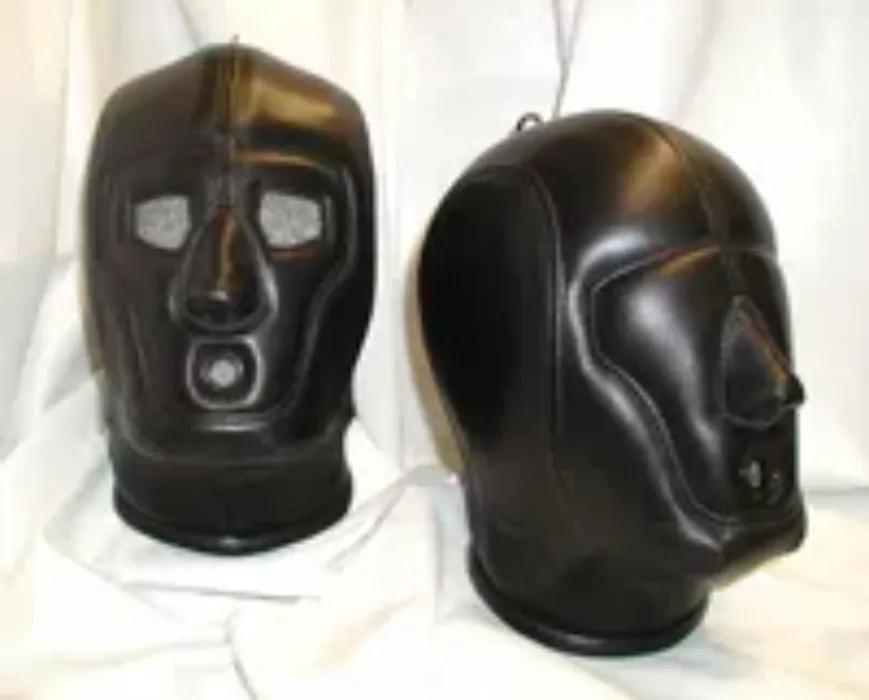 Top to Bottom Leathers - Oblivion Discipline Helmet with Security Harness