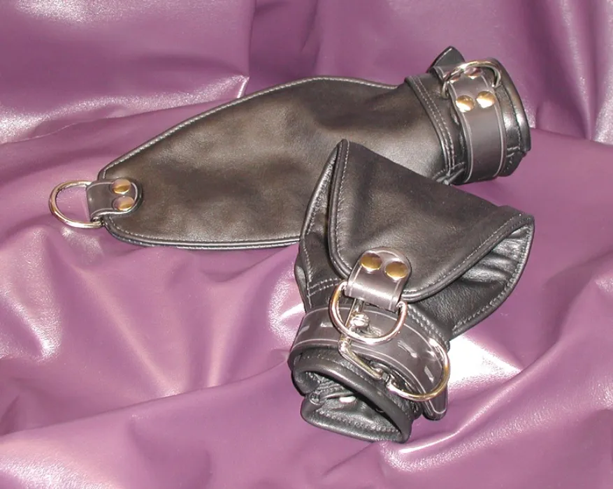 Top to Bottom Leathers - Bondage Mitts