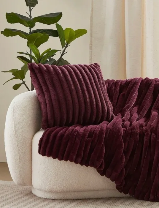 Chunky Embossed Fleece Throw Blanket in Cherry