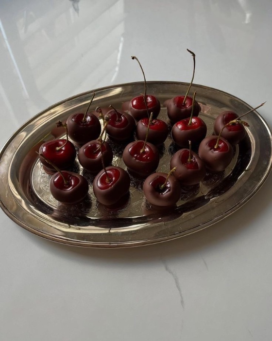 cherry & chocolate 🍒 