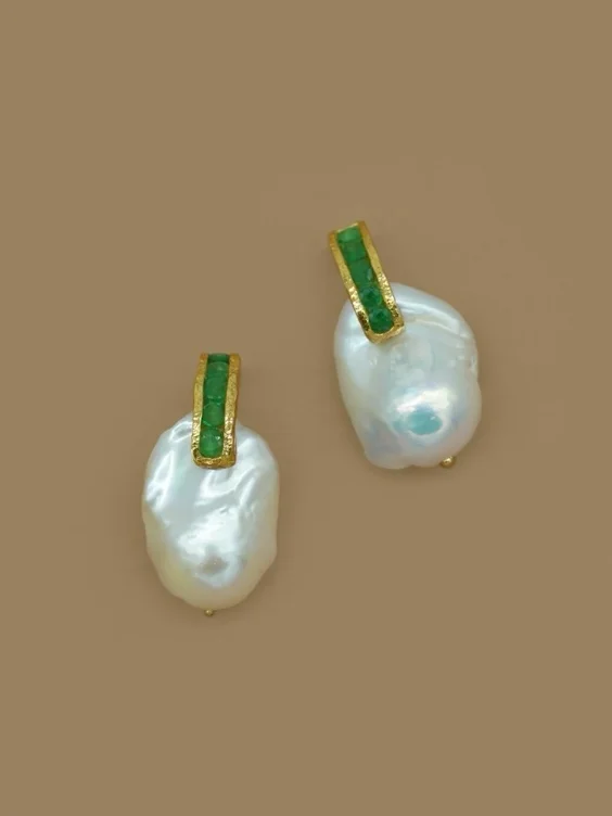 Emerald and pearl dangle earrings  