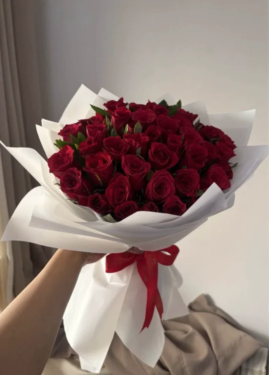 🌹 Flowers for Roxy