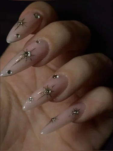 serve me manicure