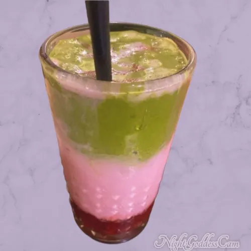 Strawberry matcha latte 