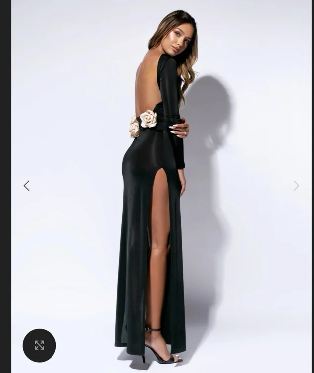 Rochie neagră cu trandafiri bej – AnnaRoman