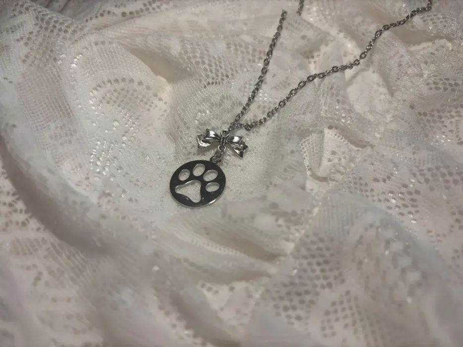 Ribbon paw necklace