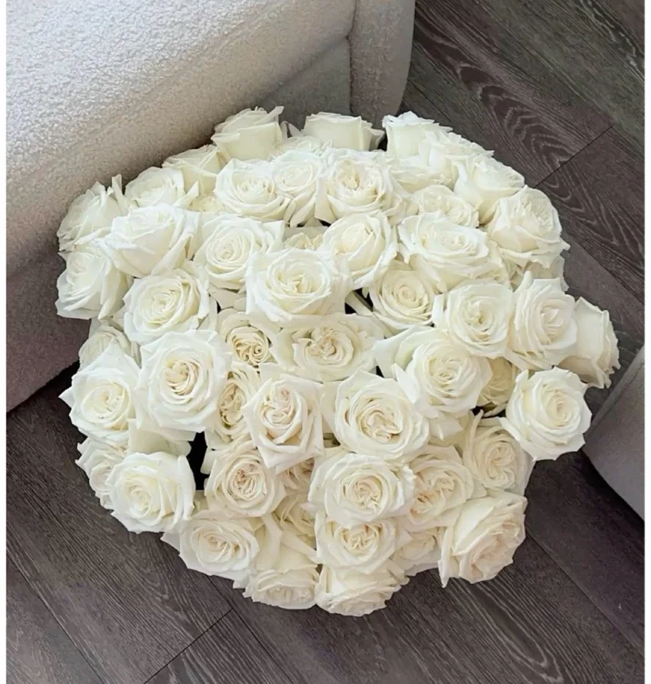 White roses 