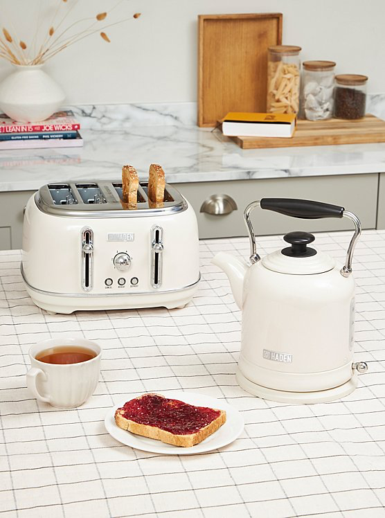 Haden Highclere Kettle & 4 Slice Toaster Set Cream