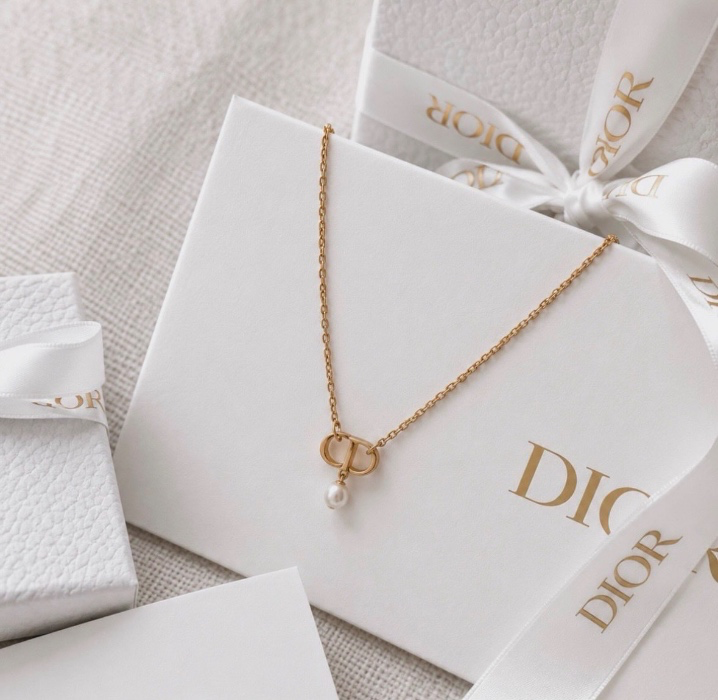Dior necklace 