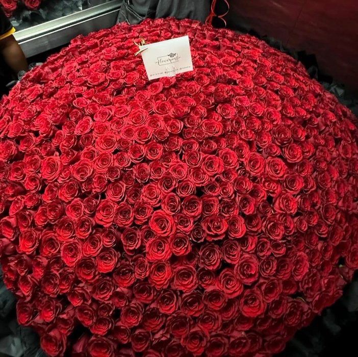 One thousand roses 