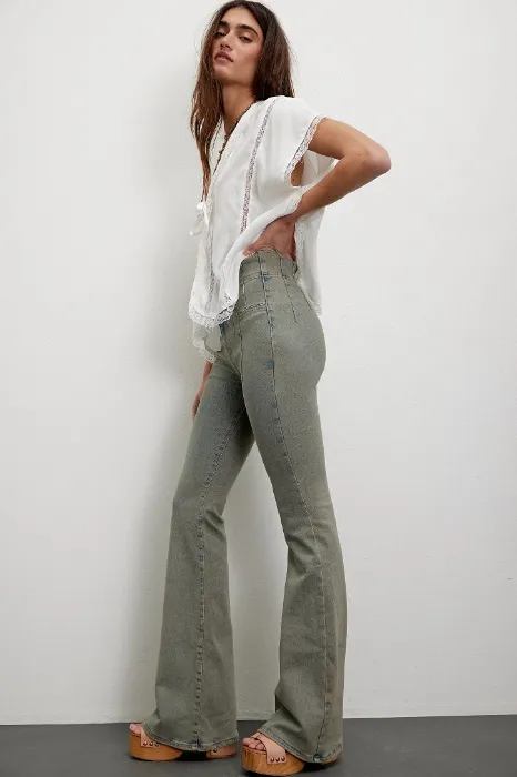 Flare acid wash jeans