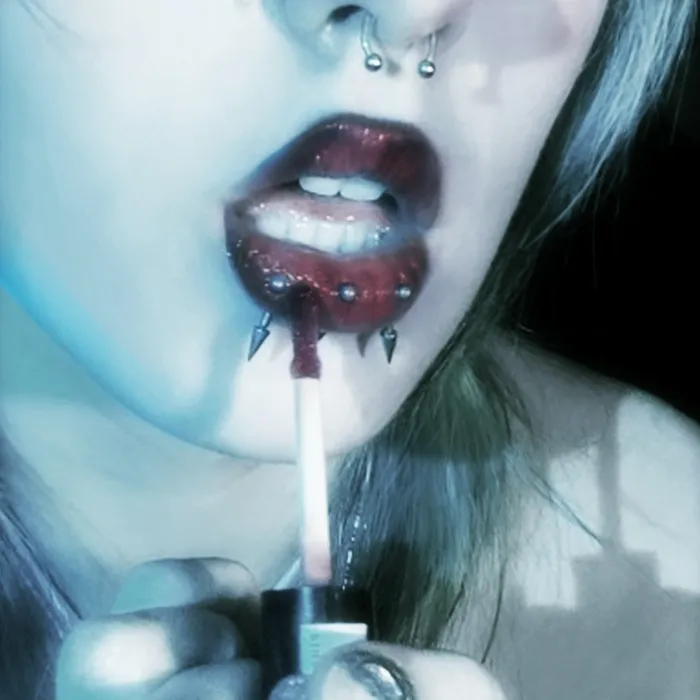 Blood-Tinted Gloss꒷꒦