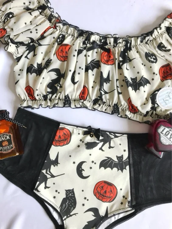 Vintage spooky set 
