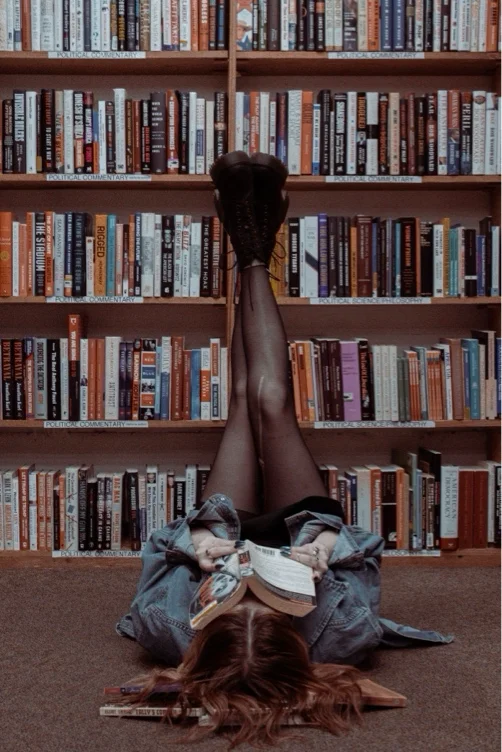 A Cozy Bookstore Date 📚☕