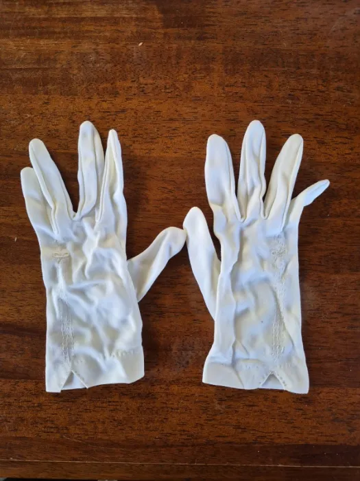 Ladies Vintage White Nylon Gloves 7.5-8.5 w/Satin Embroidery