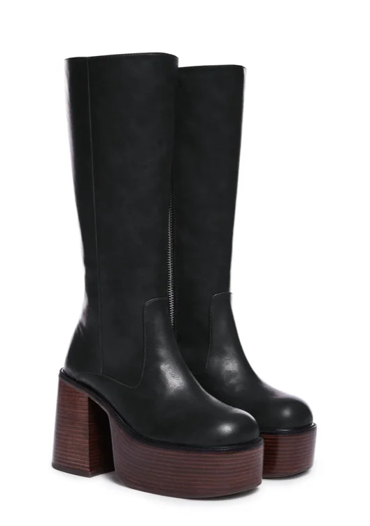 Knee high boots in black