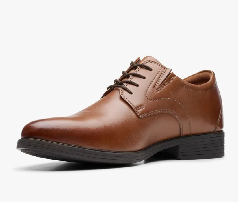 Clark tan shoes 